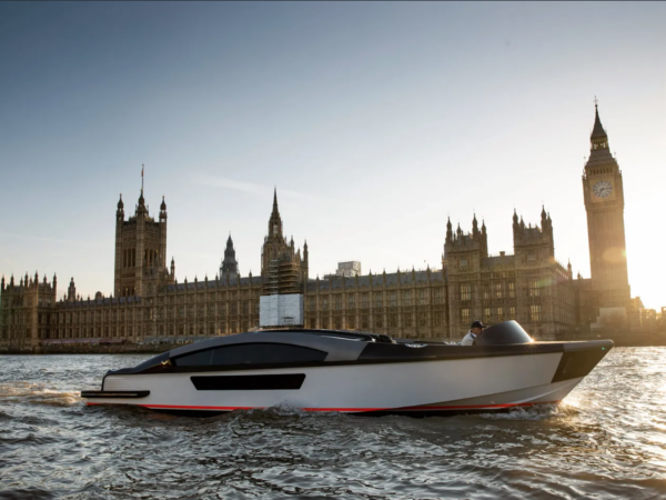 Test driving the first Falcon Tenders hybrid limo Miss Wonderly