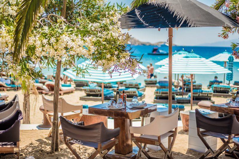 Ein Bild, das Stuhl, Baum, Regenschirm, draußen enthält.

Automatisch generierte Beschreibung