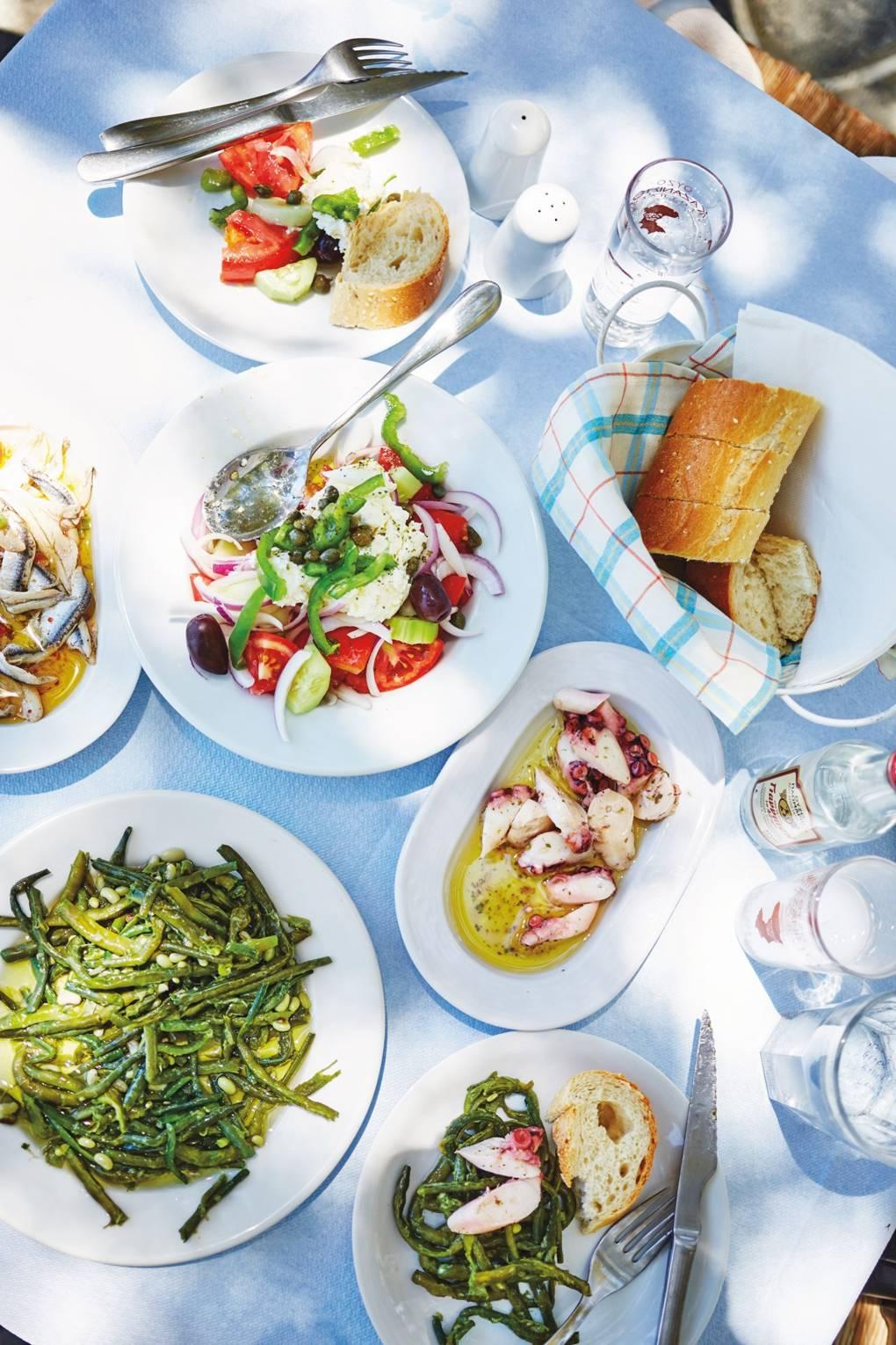 Ein Bild, das Teller, mehrere, Mahlzeit, angeordnet enthält.

Automatisch generierte Beschreibung